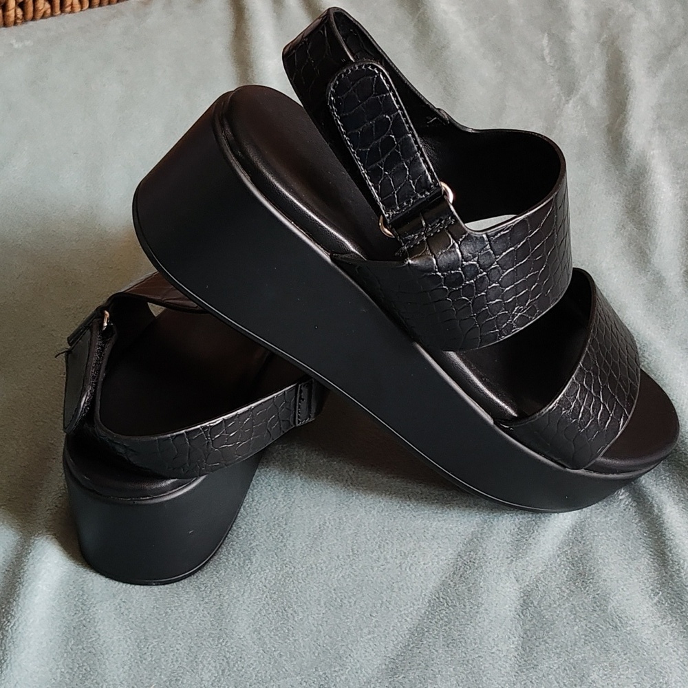 Aldo Black Sandals Modern Comfort
